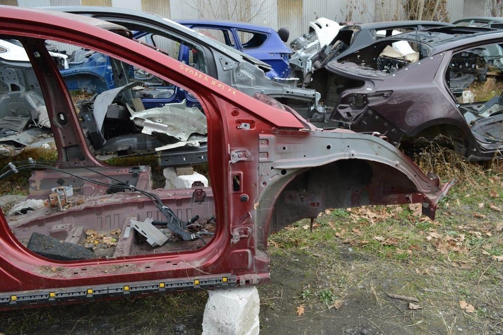 Четверть передняя правая Hyundai Sonata 15-17 usa красная,цвет TR (02)