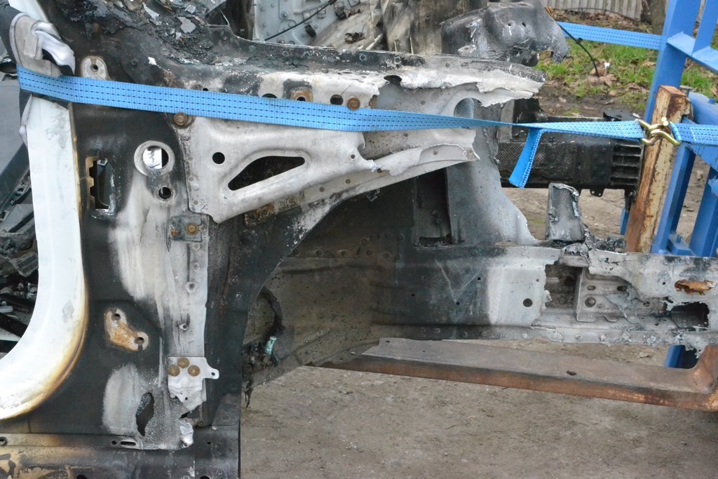 Четверть передняя правая Land Rover Range Rover L405 13-17 (01) горелая, дефект только стойка