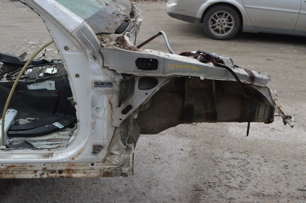 Четверть передняя правая Lexus GS300 GS350 GS430 06-11 awd (01) белая