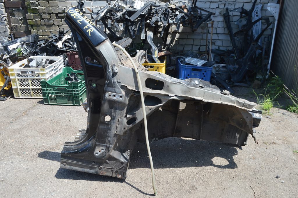 Четверть передняя правая Lexus GS300 GS350 GS430 06-11 awd (02) черная, примята, ржавчина