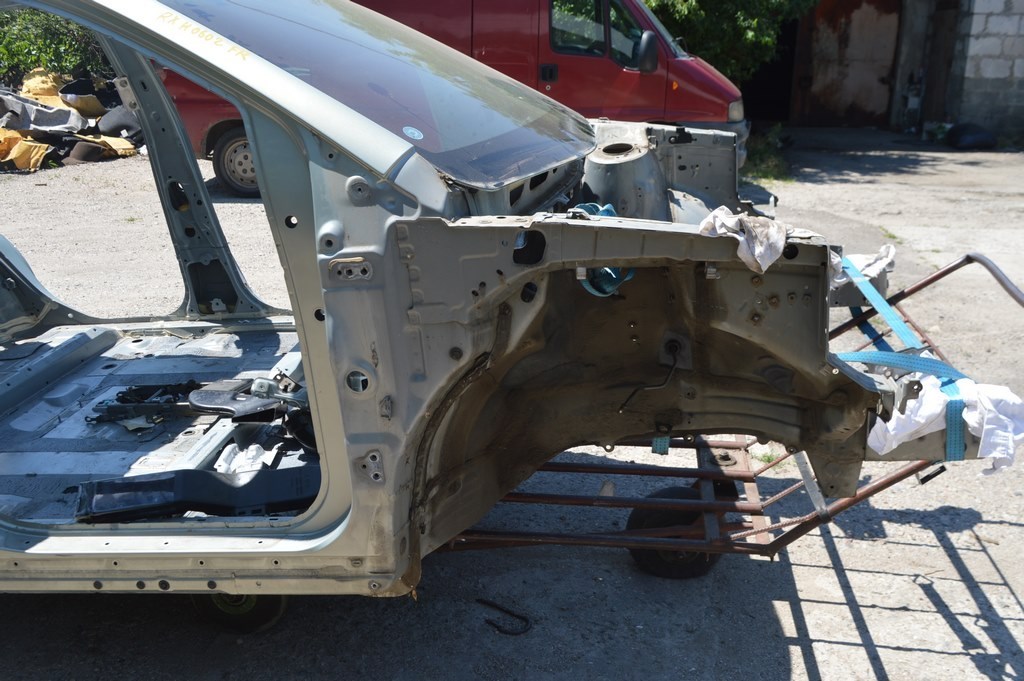 Четверть передняя правая Lexus RX300 RX330 RX350 RX400h 04-09 (02) серебро без порога