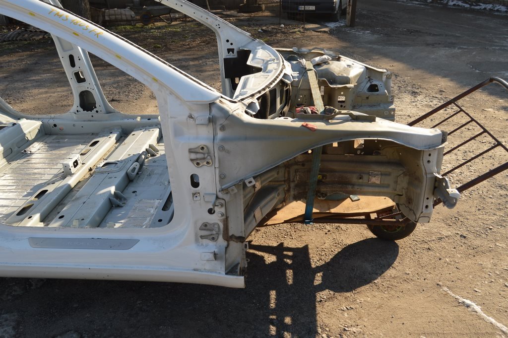 Четверть передняя правая Tesla Model 3 18- на кузове (03) белая