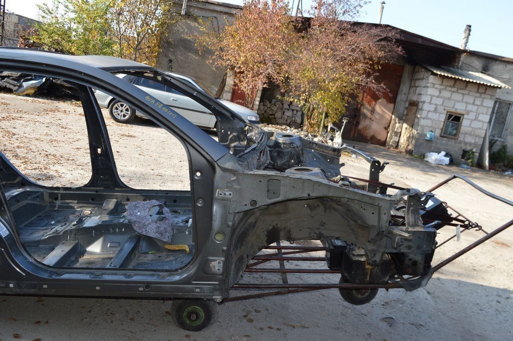 Четверть передняя правая Toyota Avalon 05-12 графит (01) отрезана