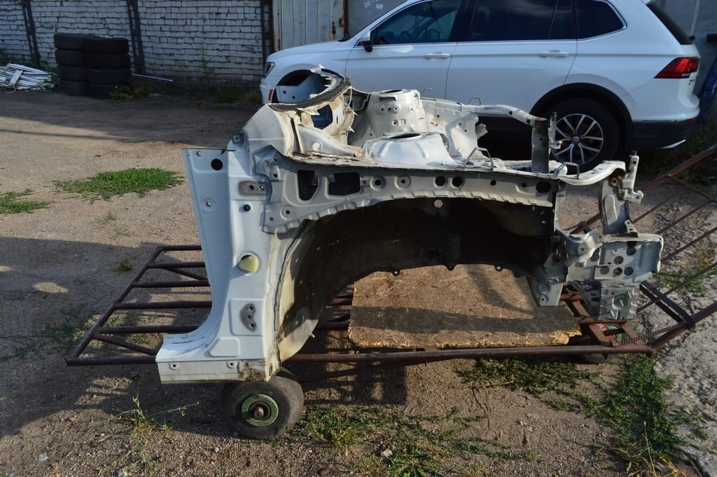 Четверть передняя правая Toyota Camry v50 12-14 белый перламутр 070 (01)