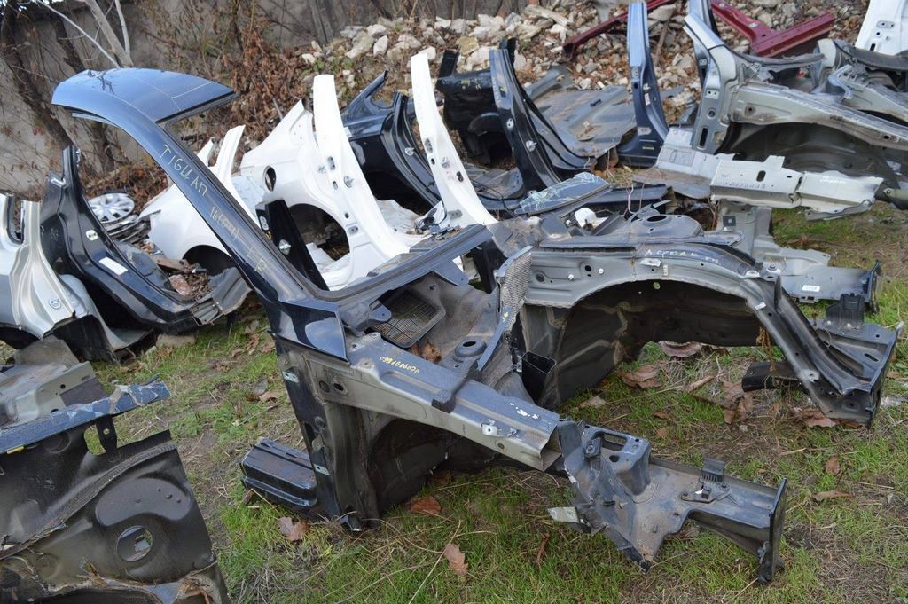 Четверть передняя правая VW Tiguan 09-17 (04) черная с батоном крыши, есть примятости — фото 2