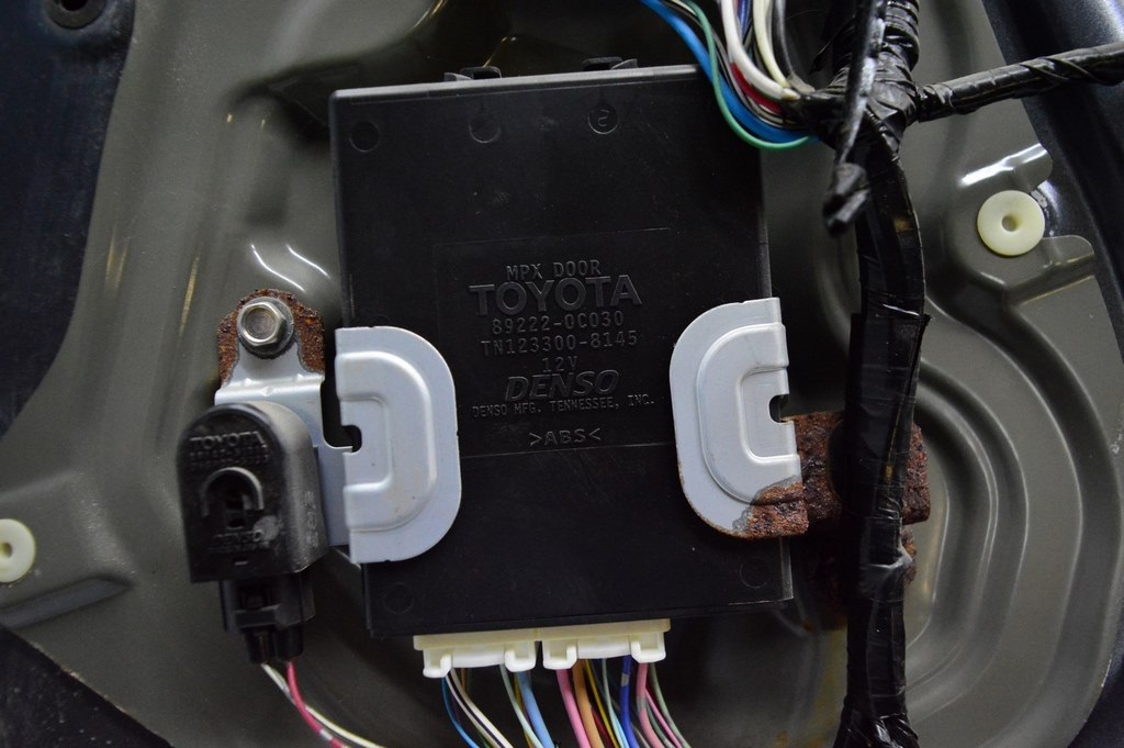 COMPUTER, MULTIPLEX NETWORK BODY Toyota Sequoia 2008-2022 блок упр центр замком (01)