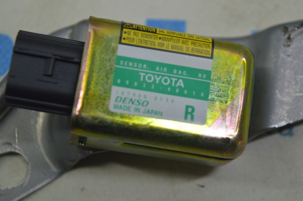 Датчик боковой подушки безопасности правый Lexus RX300 RX330 RX350 RX400h 04-09
