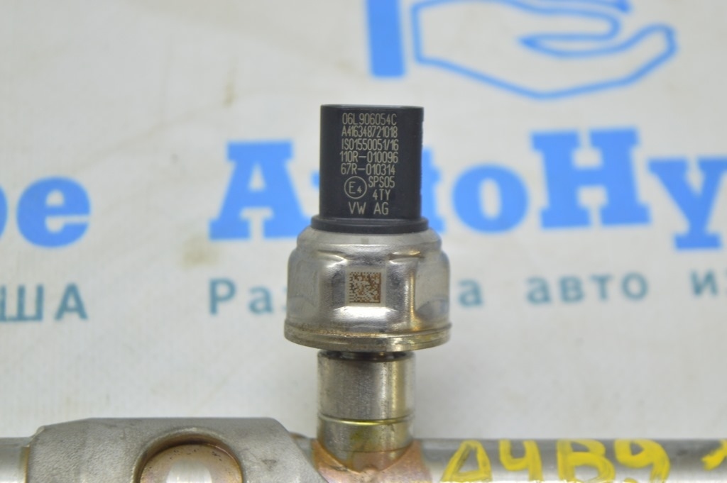 Датчик давления топлива Audi A4 B9 17- 2.0T 06L-906-054-C