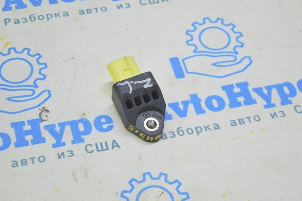 Датчик подушки безопасности задний лев Toyota Sienna 11-16 (01) Реал М