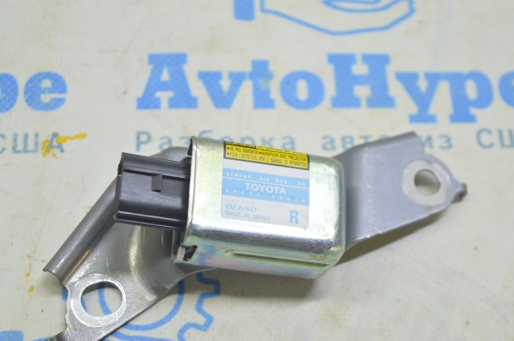 Датчик подушки безопасности задний правый Lexus RX300 RX330 RX350 RX400h 04-09