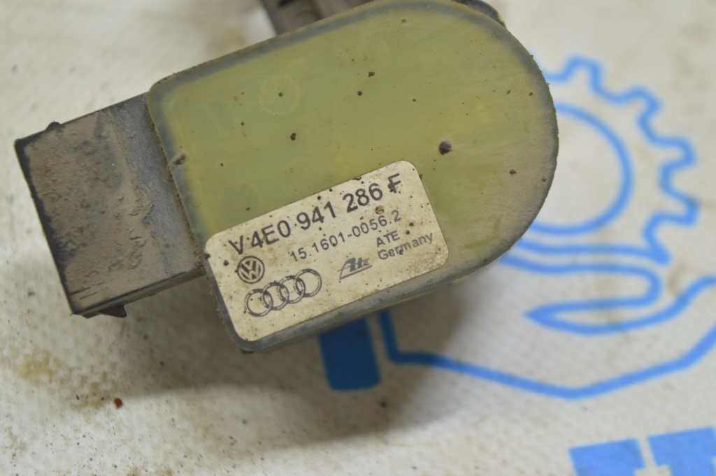 Датчик положения кузова перед прав Audi A8 D3 03-09 (01)