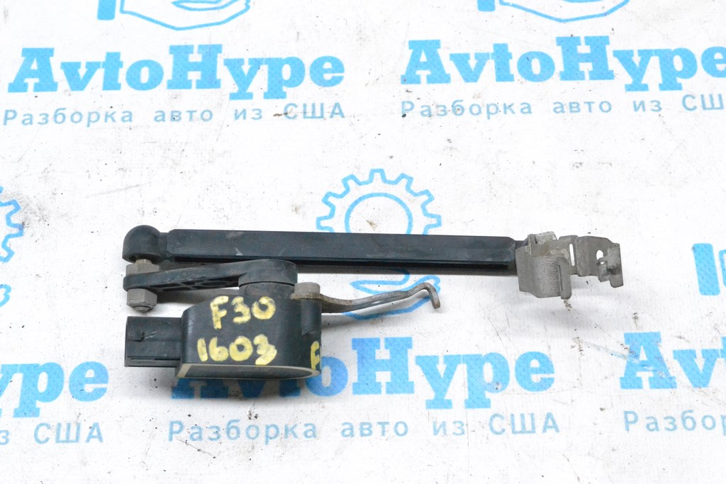 Датчик положения кузова с тяжкой передний BMW 3 F30 12-19 (03)