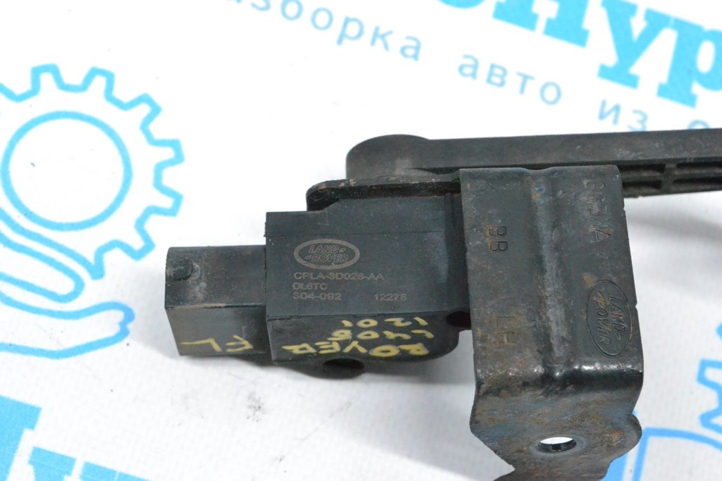 Датчик положения кузова с тяжкой передний левый Land Rover Range Rover L405 13-17 — фото 2