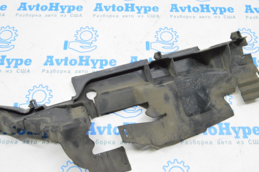 Дефлектор радиатора левый Audi A3 8V 17-20 4d 2.0T (02) дефектный — фото 3