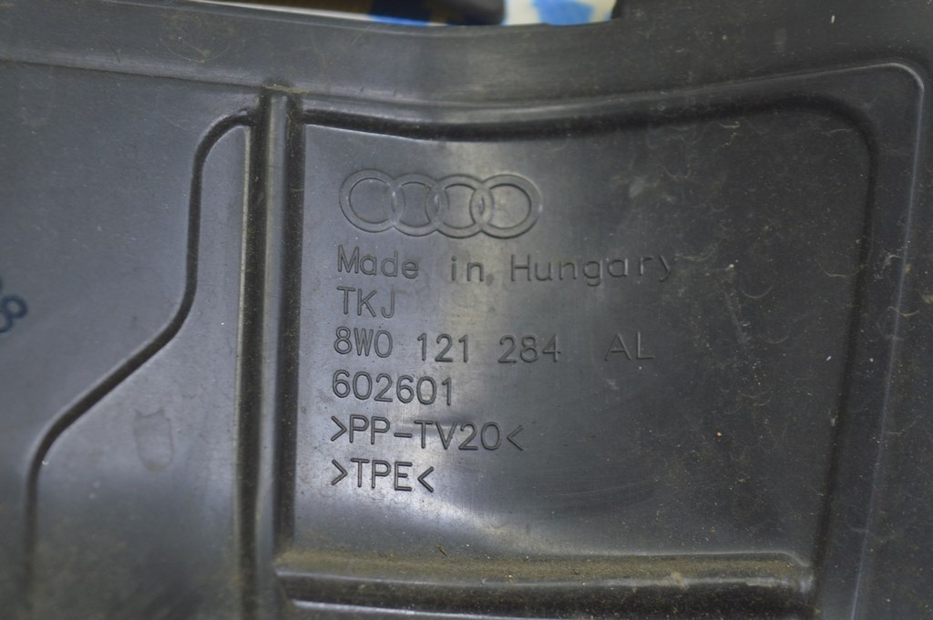 Дефлектор радиатора правый Audi A4 B9 17- 2.0T большой — фото 3