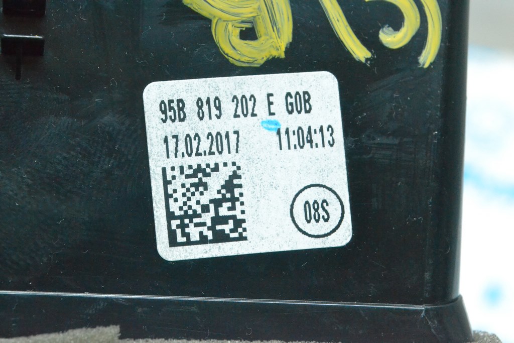 Дефлектор воздуховода передней панели центральный правый Porsche Macan 15-18 без подсветки — фото 3
