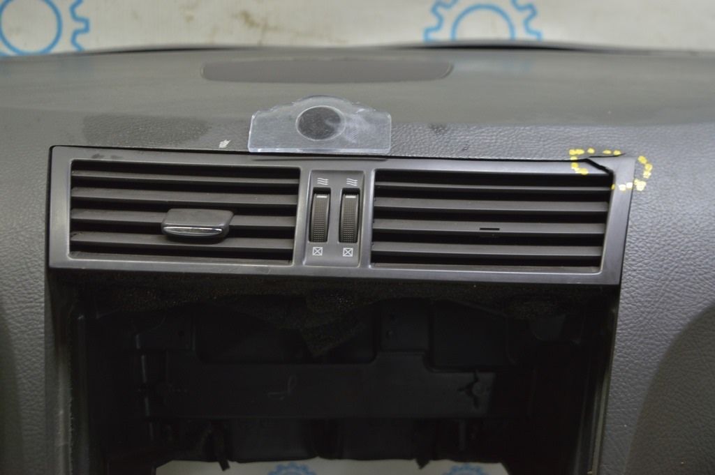 Дефлектор воздуховода центральный Lexus GS300 GS350 GS430 GS450h 06-11 коричневый (01) трещина