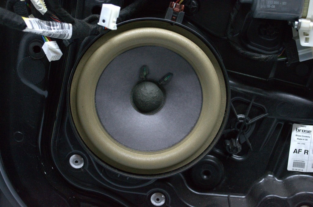 Динамик дверной перед прав Infiniti QX30 17- Bose (03)