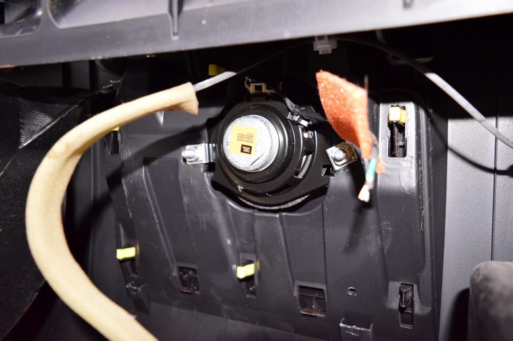 Динамик торпедный лев Toyota Sequoia 2008-2022 JBL