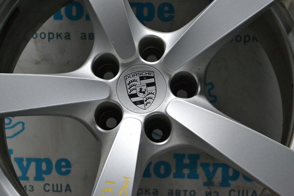 Центральный колпачок на диск Porsche Macan 15-26 под R18, серебро (02)