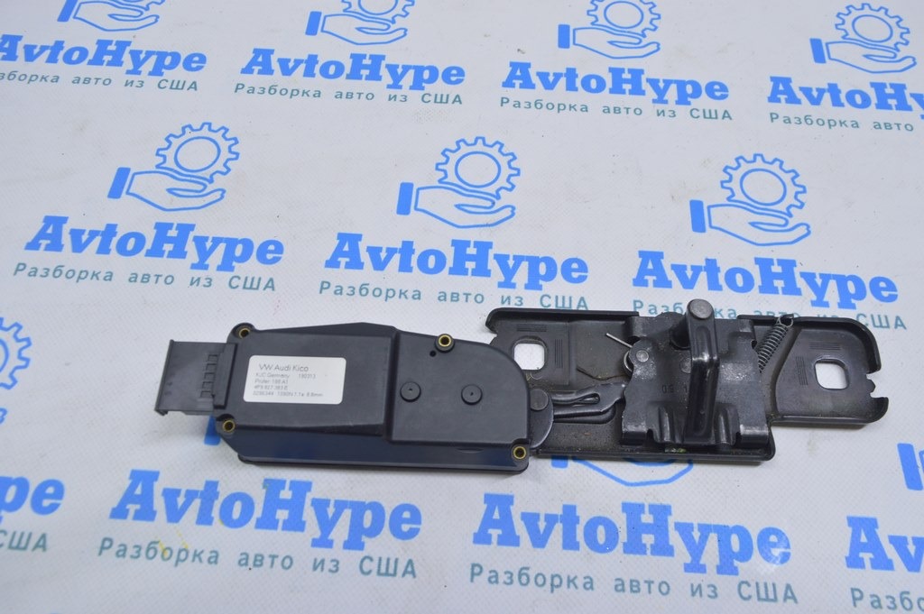 Доводчик двери багажника Audi Q5 8R 09-17
