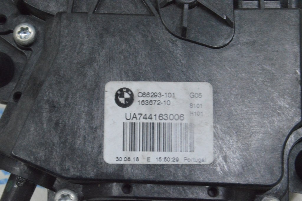 Доводчик двери багажника верхний BMW X5 G05 19-23 — фото 3