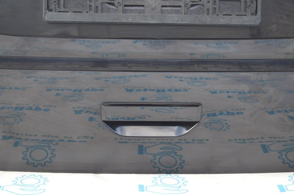 Дверь багажника в сборе VW Multivan T6 16-19 черная в цвет (01) крашена, шпакля, под камеру — фото 2
