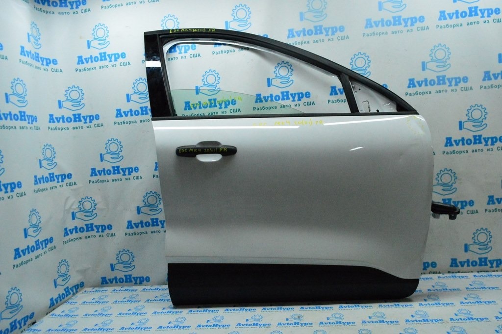 Дверь голая перед прав Ford Escape MK4 20- (01) белая деф.вдоль крыла