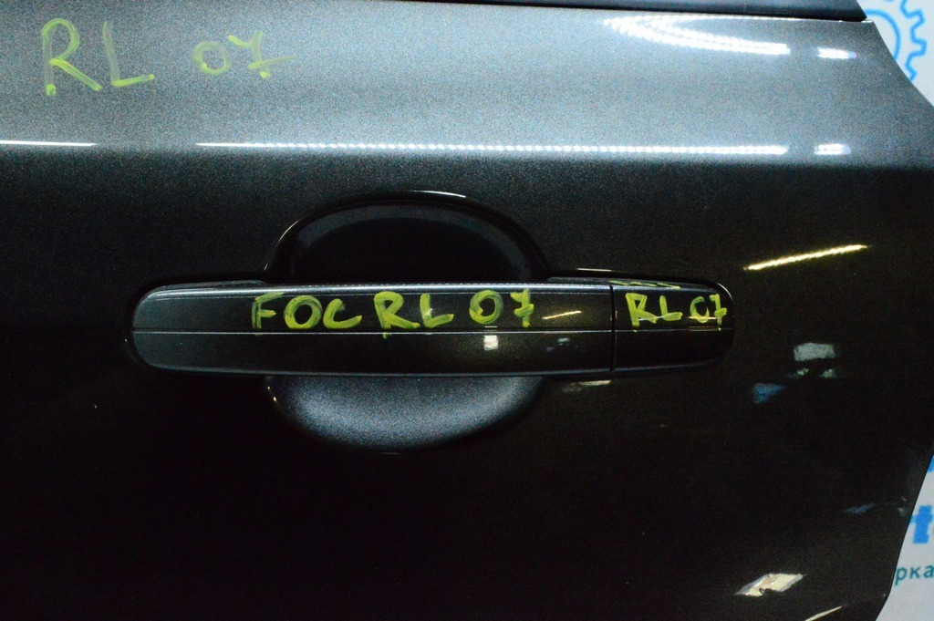 Дверь голая зад лев Ford Focus mk3 11-18 (07) цвет J7 деф.протяжка — фото 3