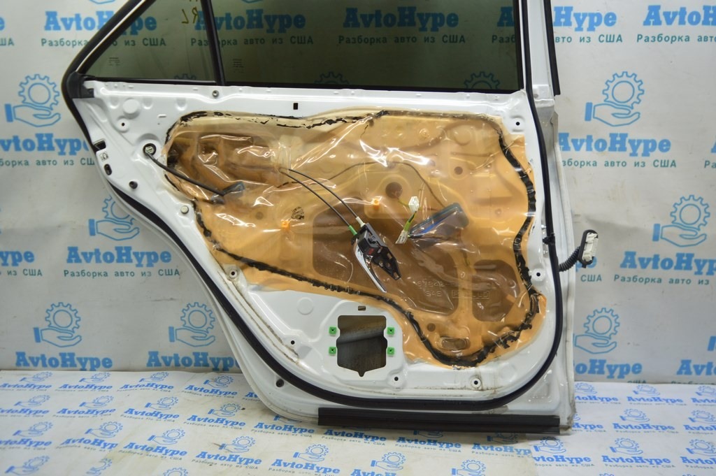 Дверь голая зад лев Toyota Camry v50 12-14 белая ,в цвет (02) — фото 2