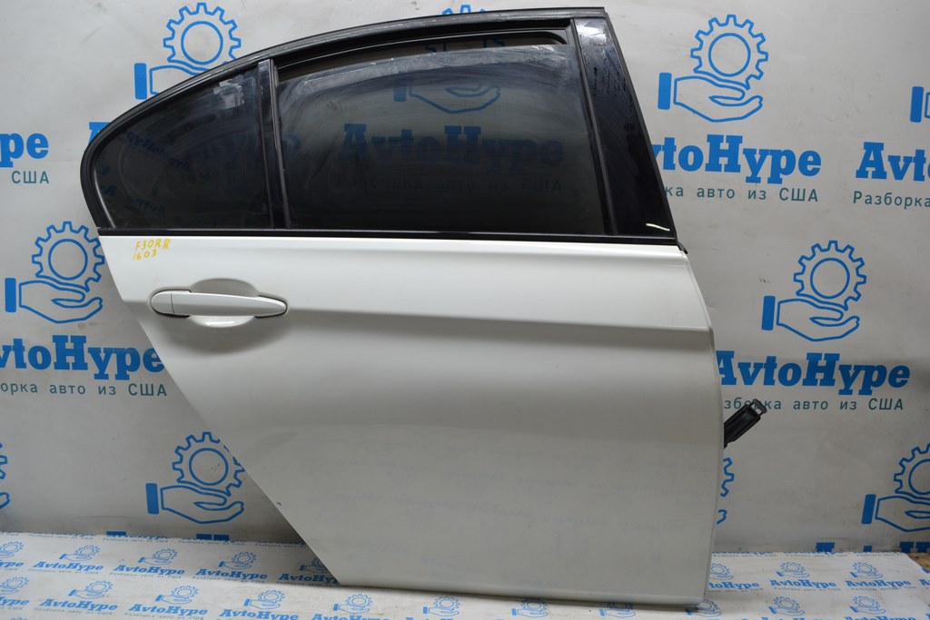 Дверь голая зад прав BMW 3 F30 12-19 белый цвет A300 (03) скол в двух местах