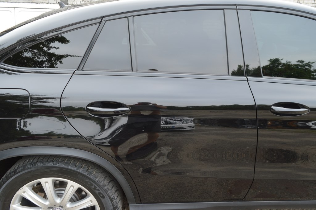 Дверь голая зад прав Jeep Cherokee KL 14-черная,цвет PXR (03) деф. прижата