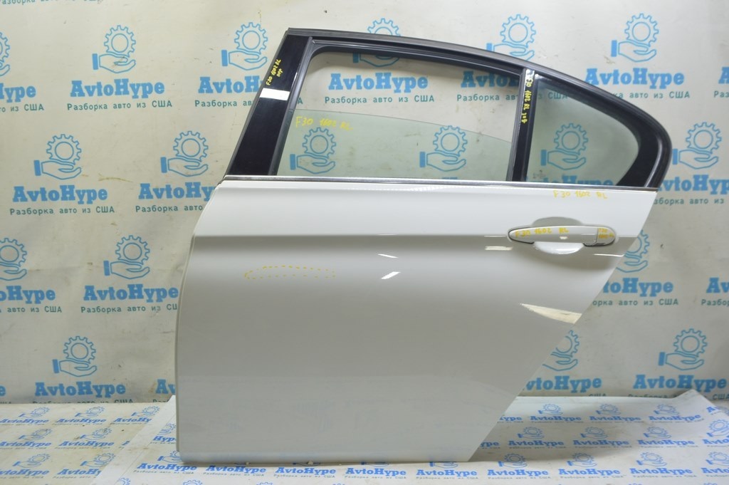 Дверь голая задняя левая BMW 3 F30 12-19 (02) белый цвет A300 царапинка
