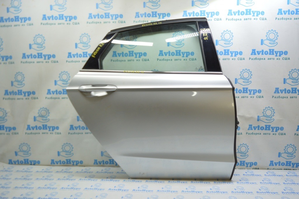 Дверь в сборе задняя правая Ford Fusion mk5 13-20 (05) в цвет серебро UX деф.