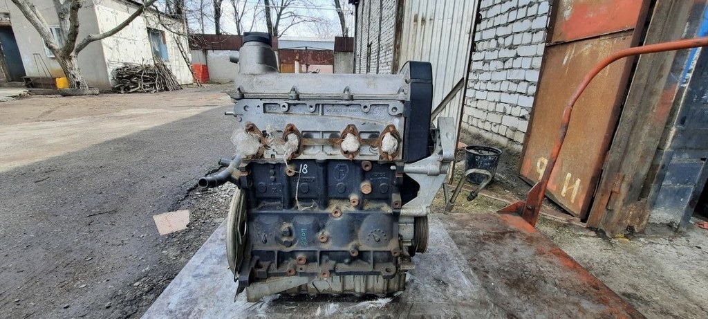 Двигатель VW Jetta 11-18 USA 2.0  (02) ok.