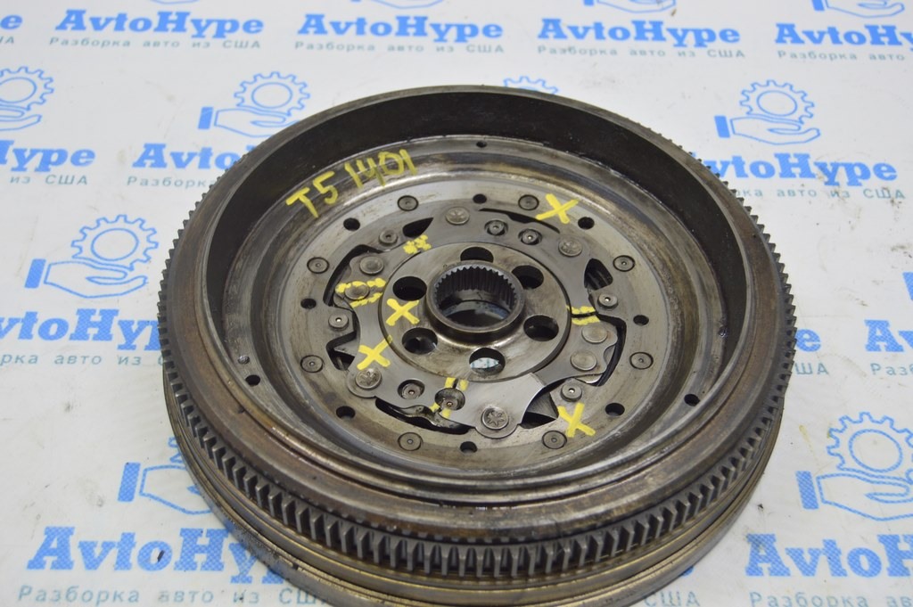 Двухмасовый маховик VW Multivan T5 09-15 2.0d (01) дефект