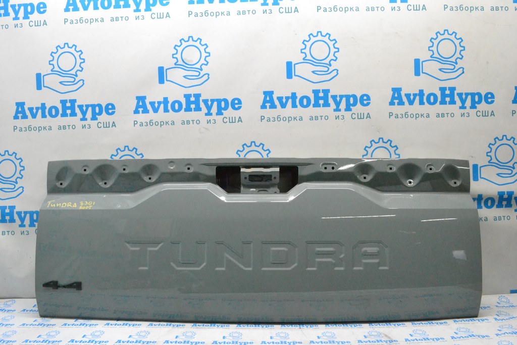 Эмблема "4x4" двери багажника Toyota Tundra 22-