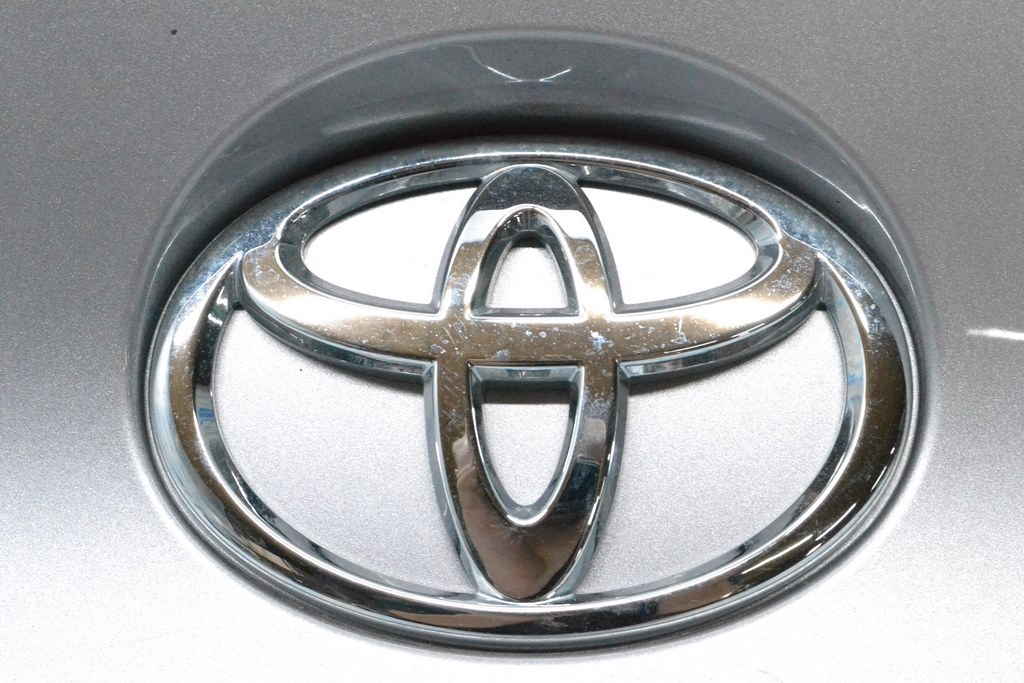 Эмблема двери багажника Toyota C-HR 18-23