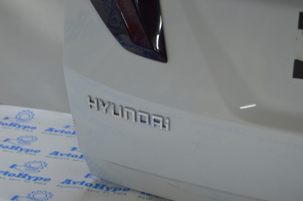 Эмблема HYUNDAI двери багажника Hyundai Tucson 22-