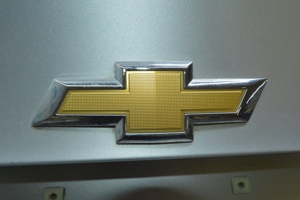 Емблема кришки багажника Chevrolet Malibu 16-