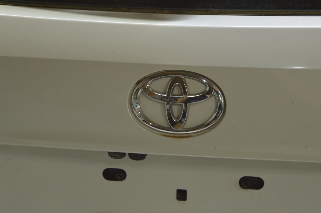 Эмблема логотип TOYOTA двери багажника Toyota Highlander 20-