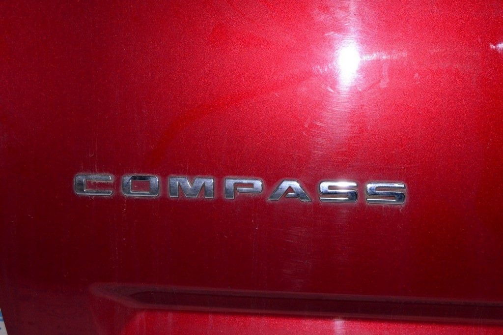 Эмблема надпись Compass передняя лев Jeep Compass 11-16