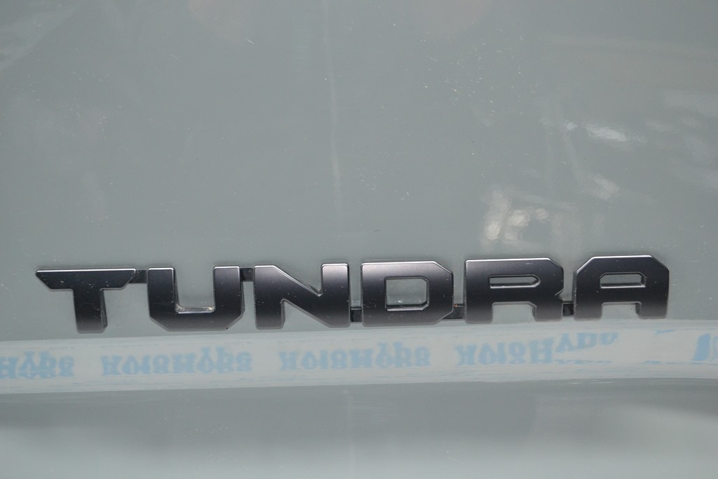 Эмблема надпись двери "TUNDRA" перед прав Toyota Tundra 22-