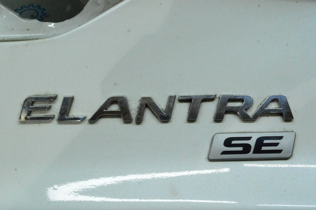 Эмблема надпись Elantra крышки багажника Hyundai Elantra AD 17-