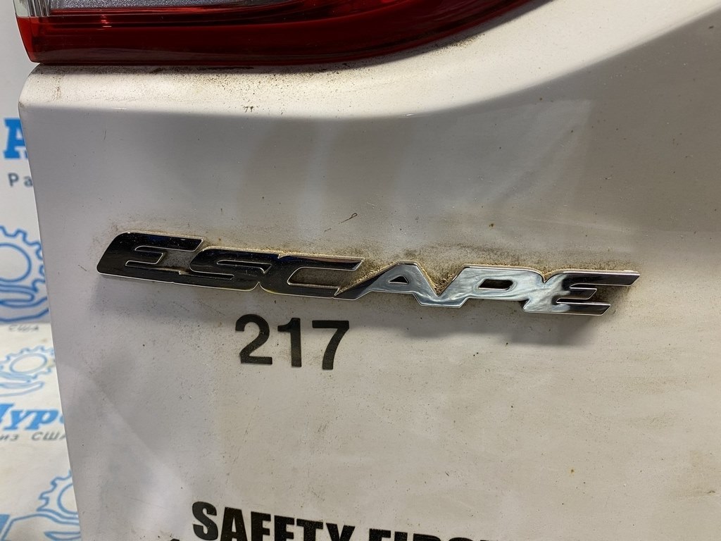 Эмблема надпись Escape крышки багажника Ford Escape MK3 13-