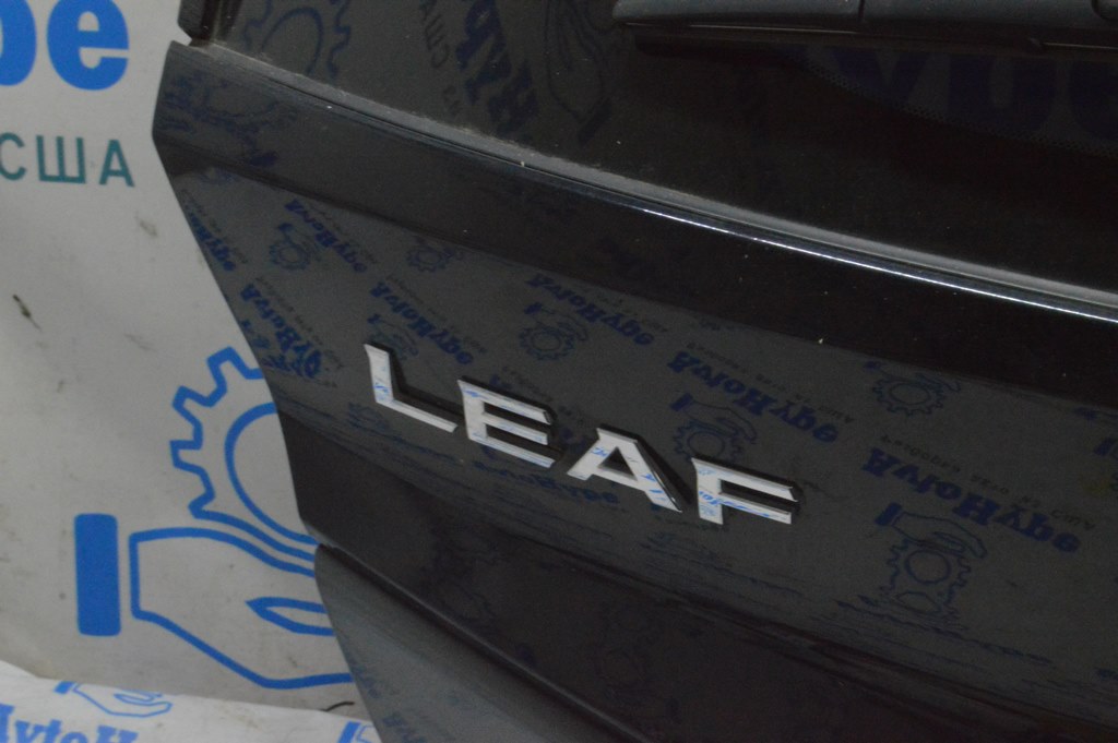 Эмблема надпись LEAF двери багажника Nissan Leaf 18-22