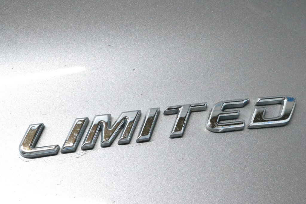 Эмблема надпись LIMITED двери багажника Toyota C-HR 18-23