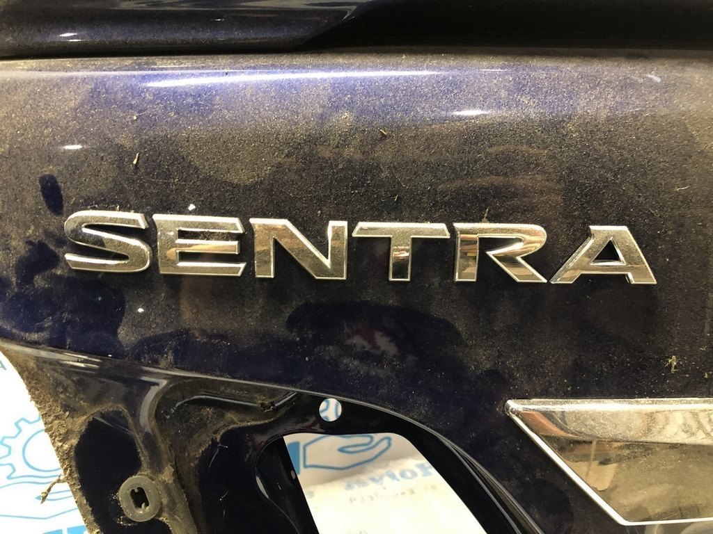Эмблема надпись SENTRA крышки багажника Nissan Sentra 13-19
