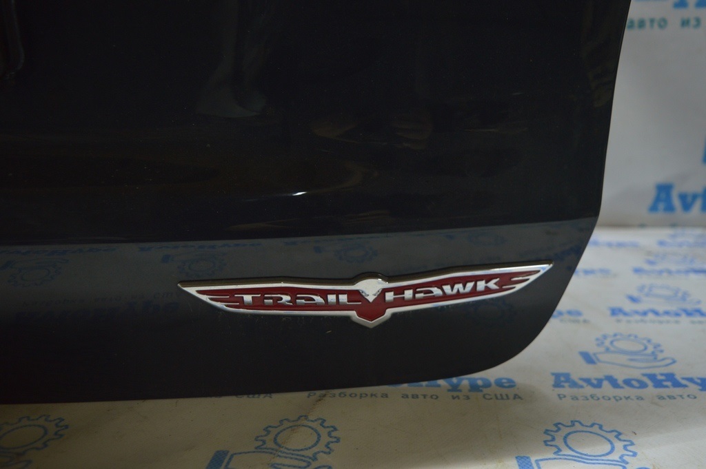Эмблема надпись TRAILHAWK двери багажника Jeep Compass 17-