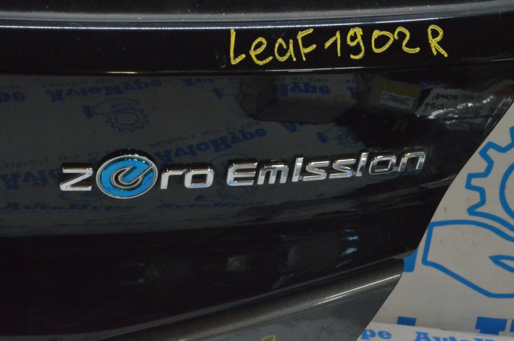 Эмблема надпись Zero Emission двери багажника Nissan Leaf 18-22